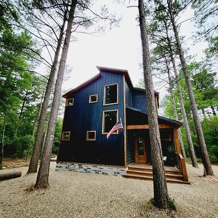 New Luxury Cabin. Sleeps 12- Hot Tub- Pet Friendly